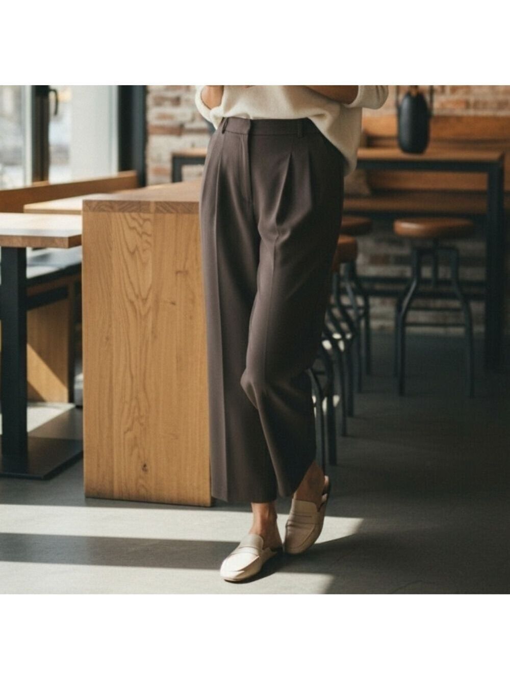 Olive Green H &M  Tailored Trousers with Structured Fit 1920s Look 14